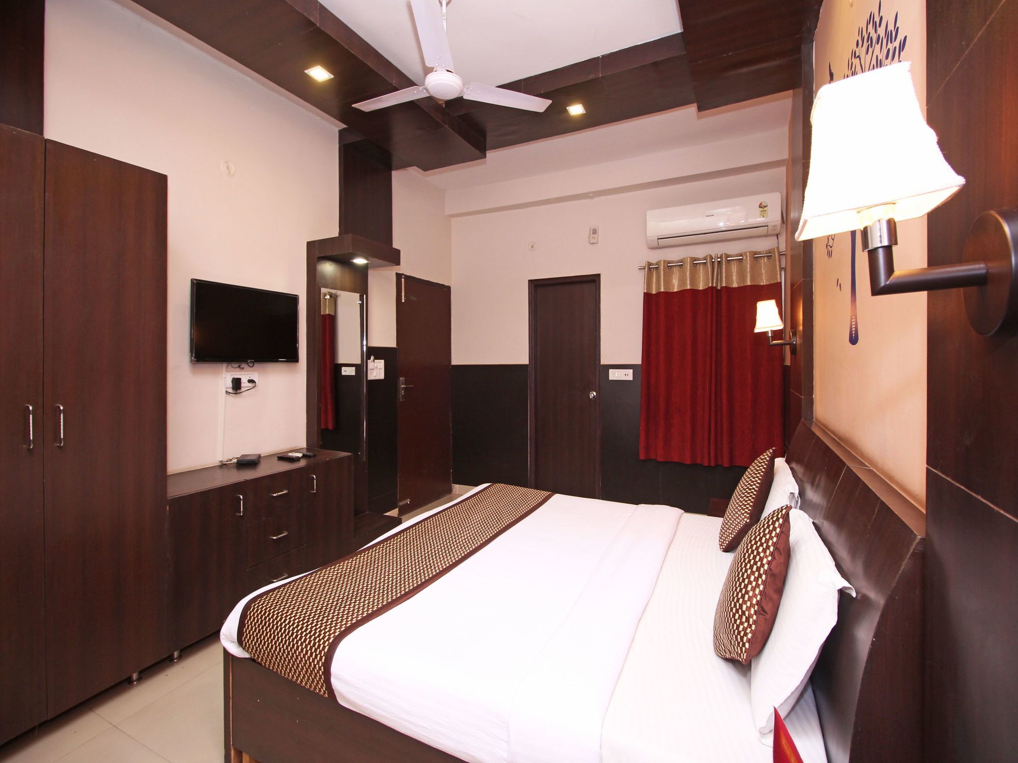 Oyo 576 Hotel Shree Kanta Residency Gurgaon Buitenkant foto