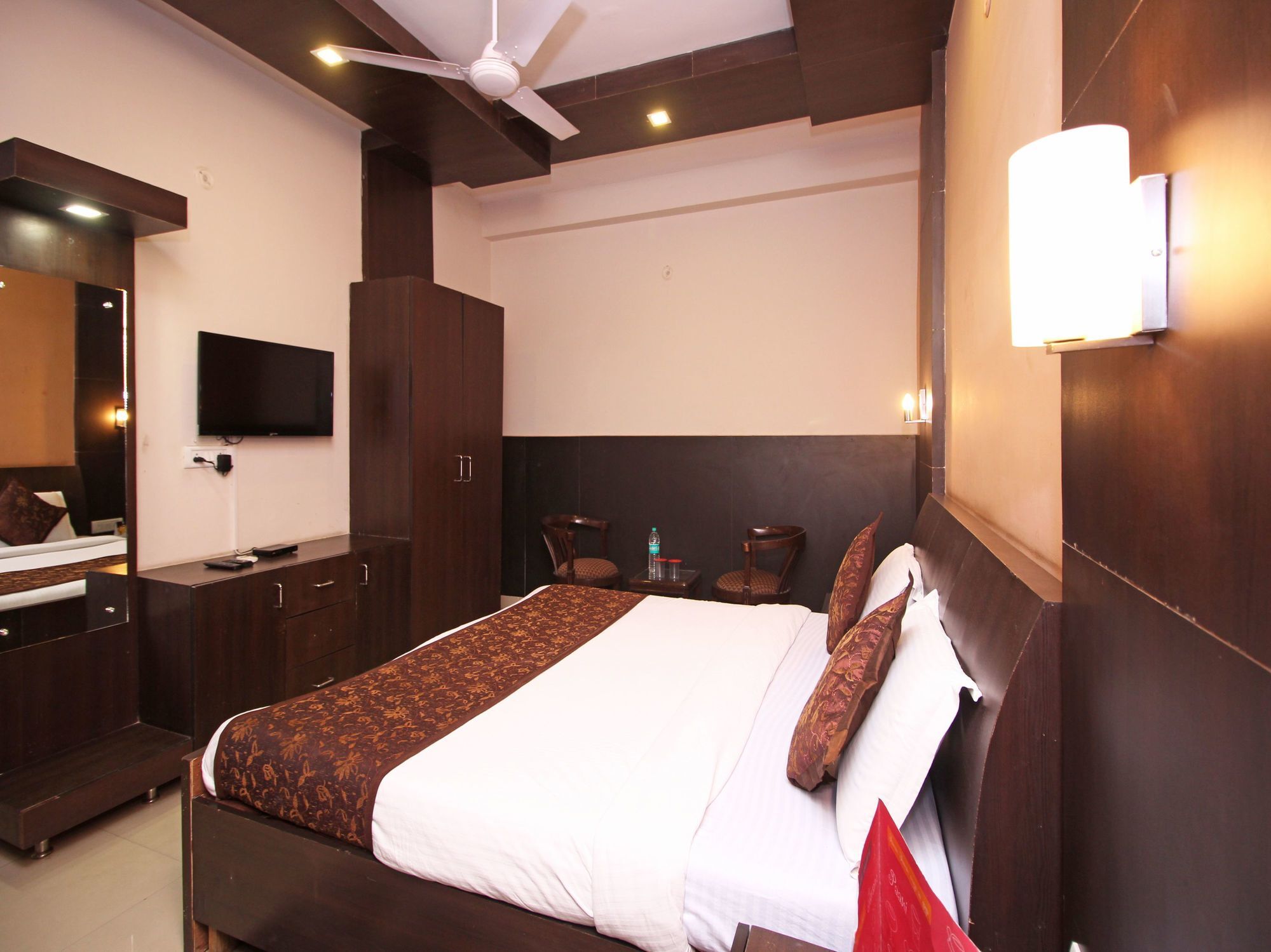 Oyo 576 Hotel Shree Kanta Residency Gurgaon Buitenkant foto